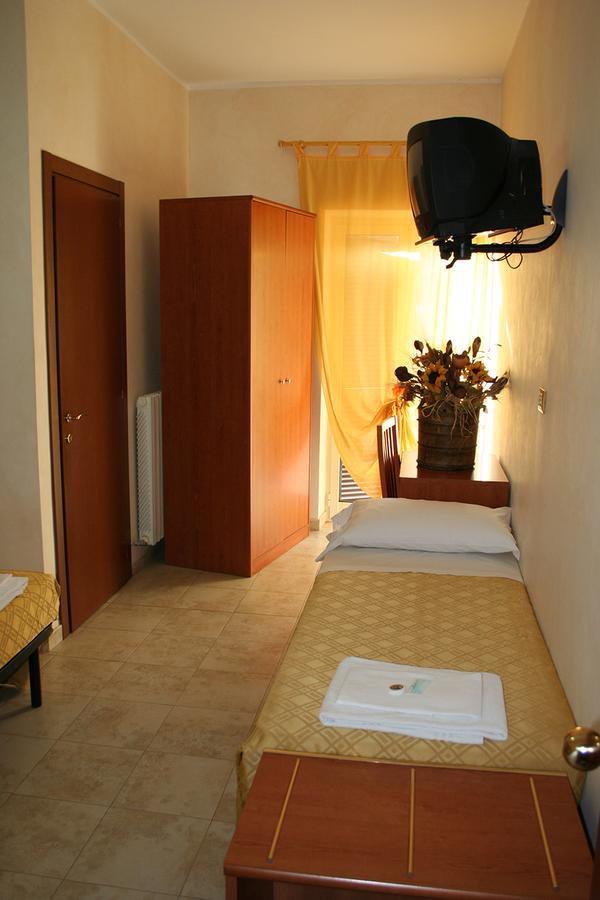 Hotel Casarola - Trigoria Castel di Decima Buitenkant foto